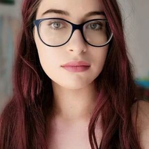 Meet your Posher, Natasha